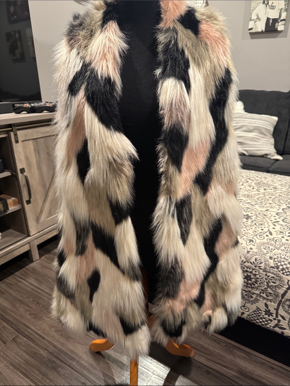 Joseph A Multicolor Faux Fur Vest in Cream, Black & Blush